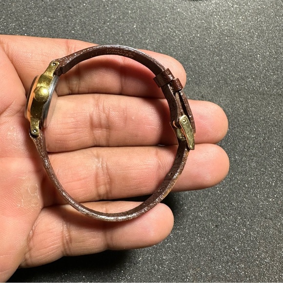 Vintage Timex 17 Jewels Ladies Gold Tone Mechanical Wind Up Watch Parts / Repair - Picture 7 of 9